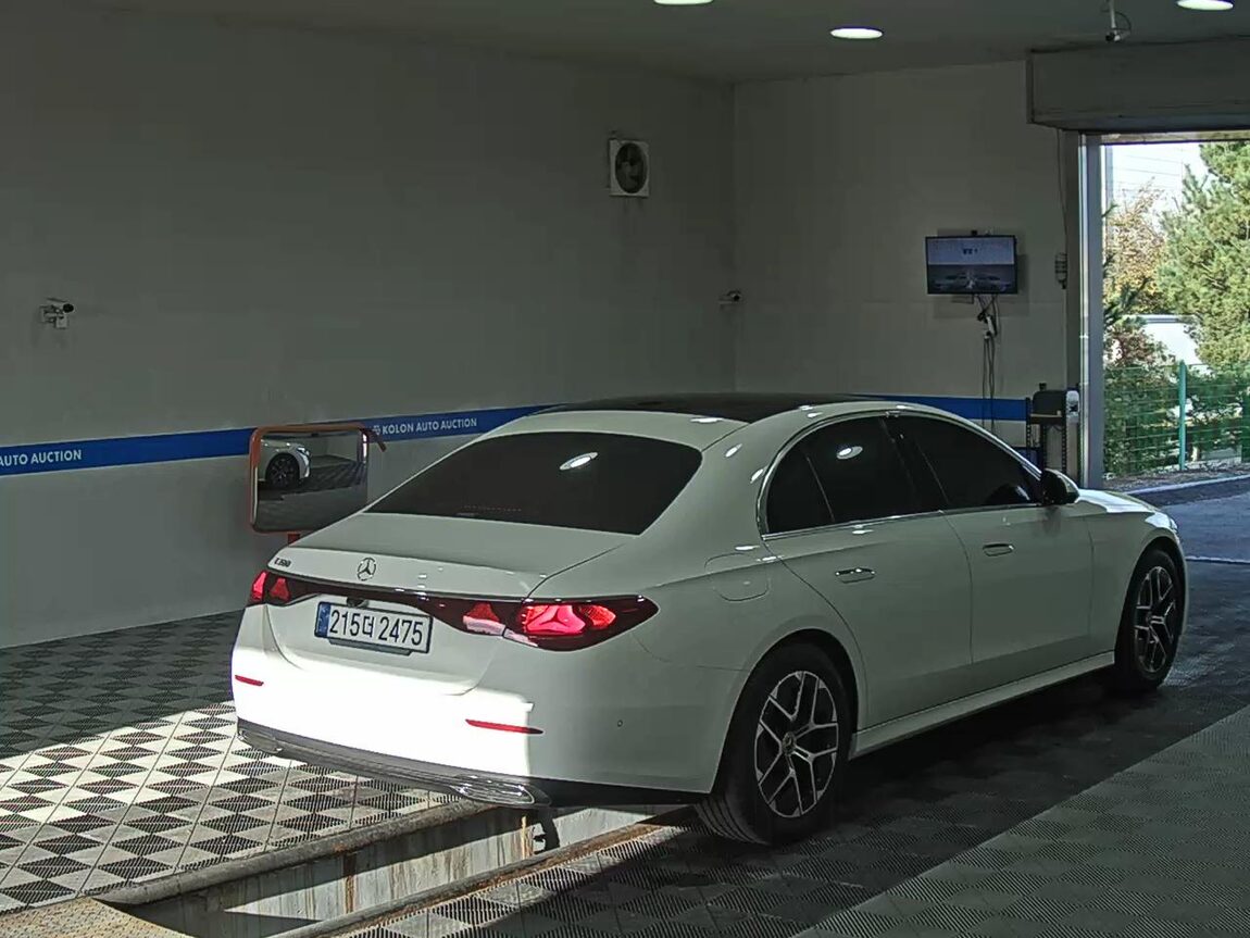 MERCEDES-BENZ E-CLASS (6TH GEN) E200 AVANTGARDE 2025 - zdjęcie 5