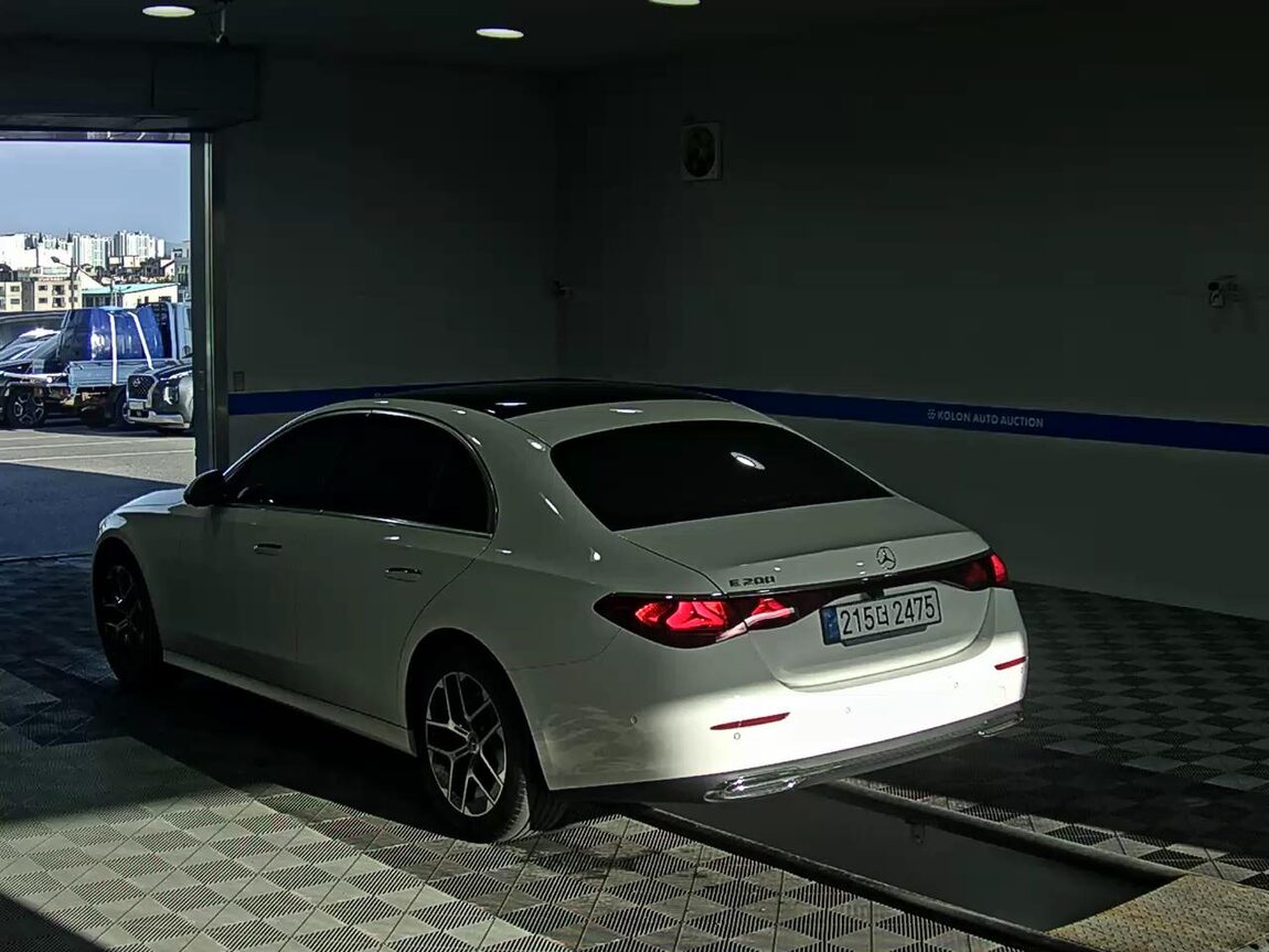 MERCEDES-BENZ E-CLASS (6TH GEN) E200 AVANTGARDE 2025 - zdjęcie 6
