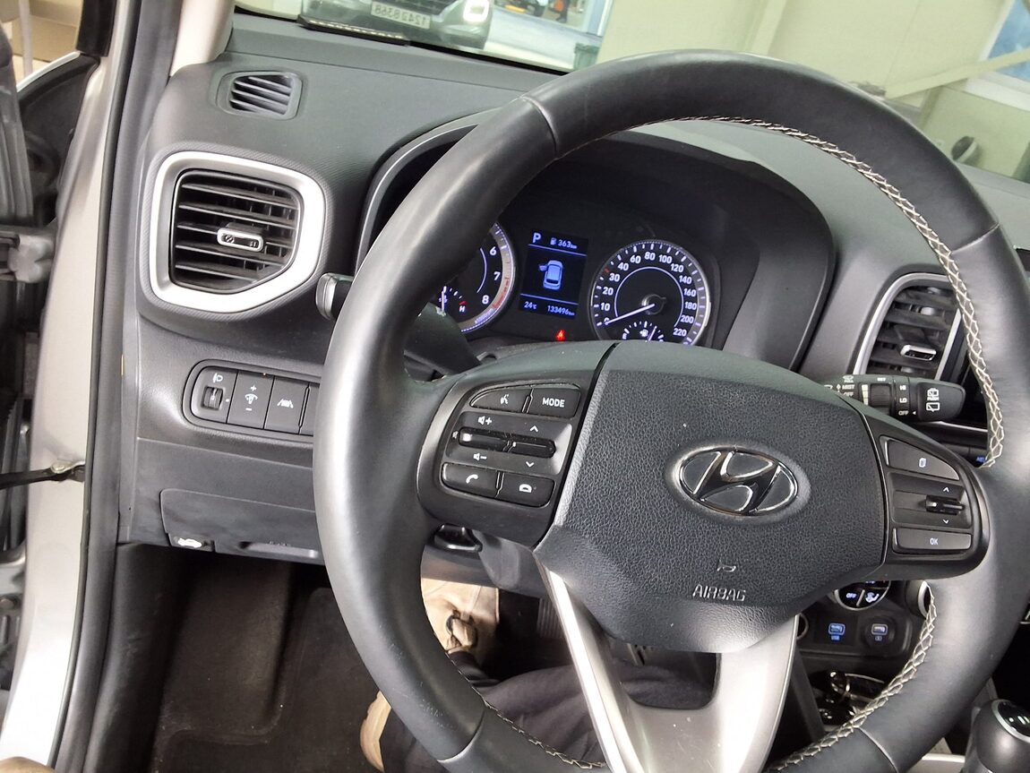 HYUNDAI VENUE 1.6 GASOLINE MODERN 2020 - zdjęcie 23