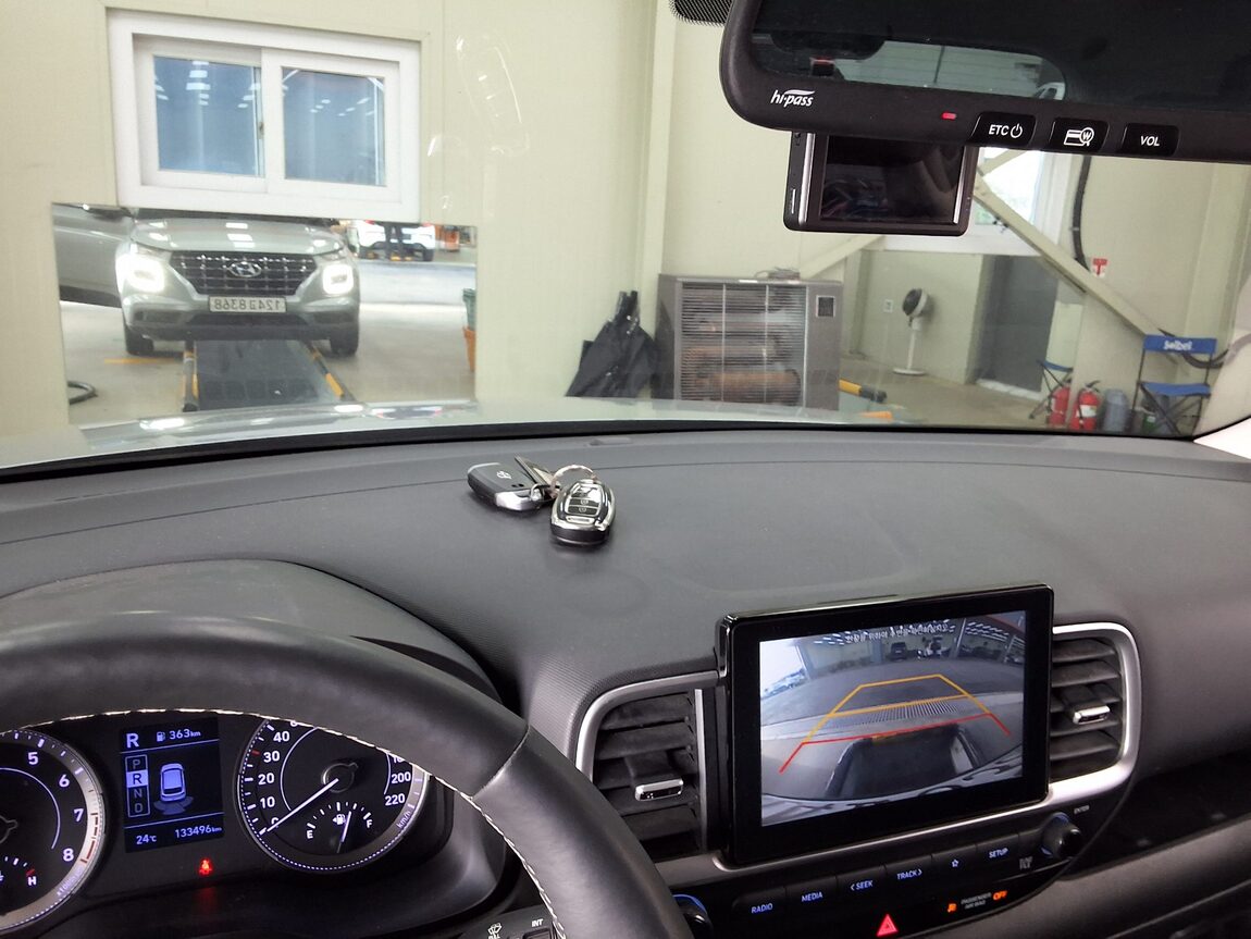 HYUNDAI VENUE 1.6 GASOLINE MODERN 2020 - zdjęcie 25