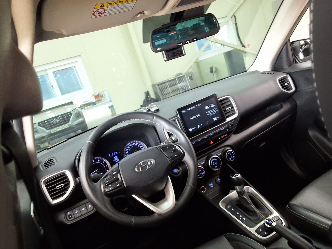 HYUNDAI VENUE 1.6 GASOLINE MODERN 2020 - zdjęcie 12