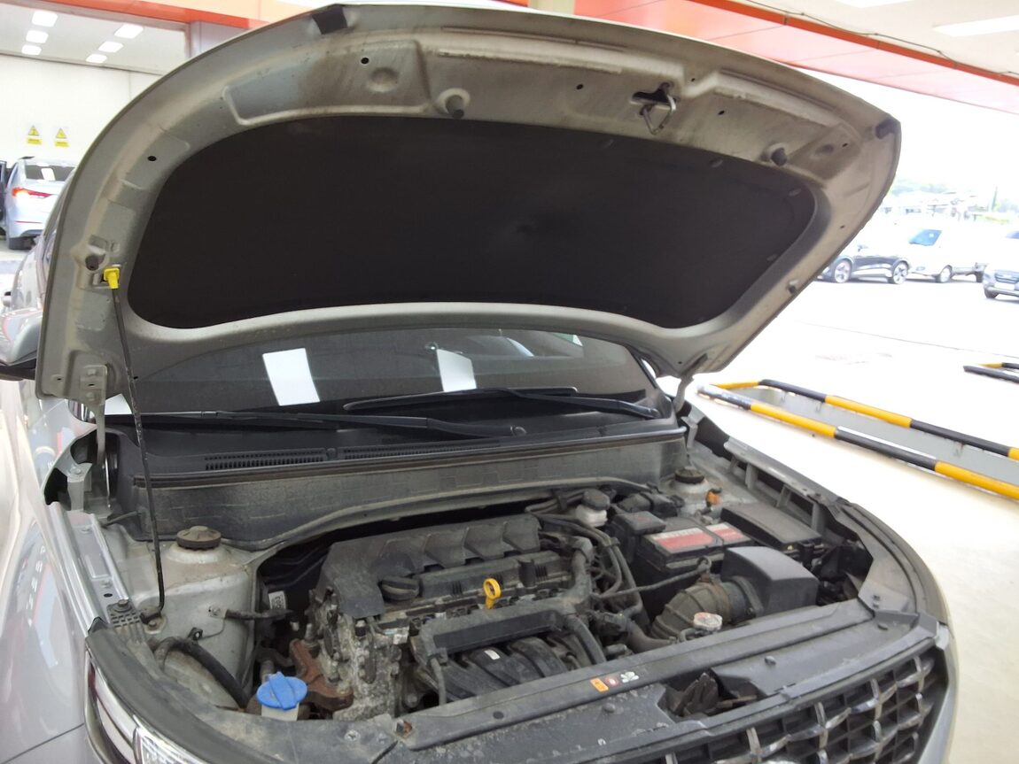 HYUNDAI VENUE 1.6 GASOLINE MODERN 2020 - zdjęcie 18