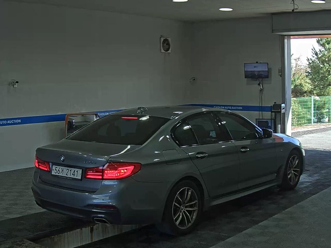 BMW 5 SERIES (7TH GEN) 520d M SPORT PACK PLUS 2017 - zdjęcie 5