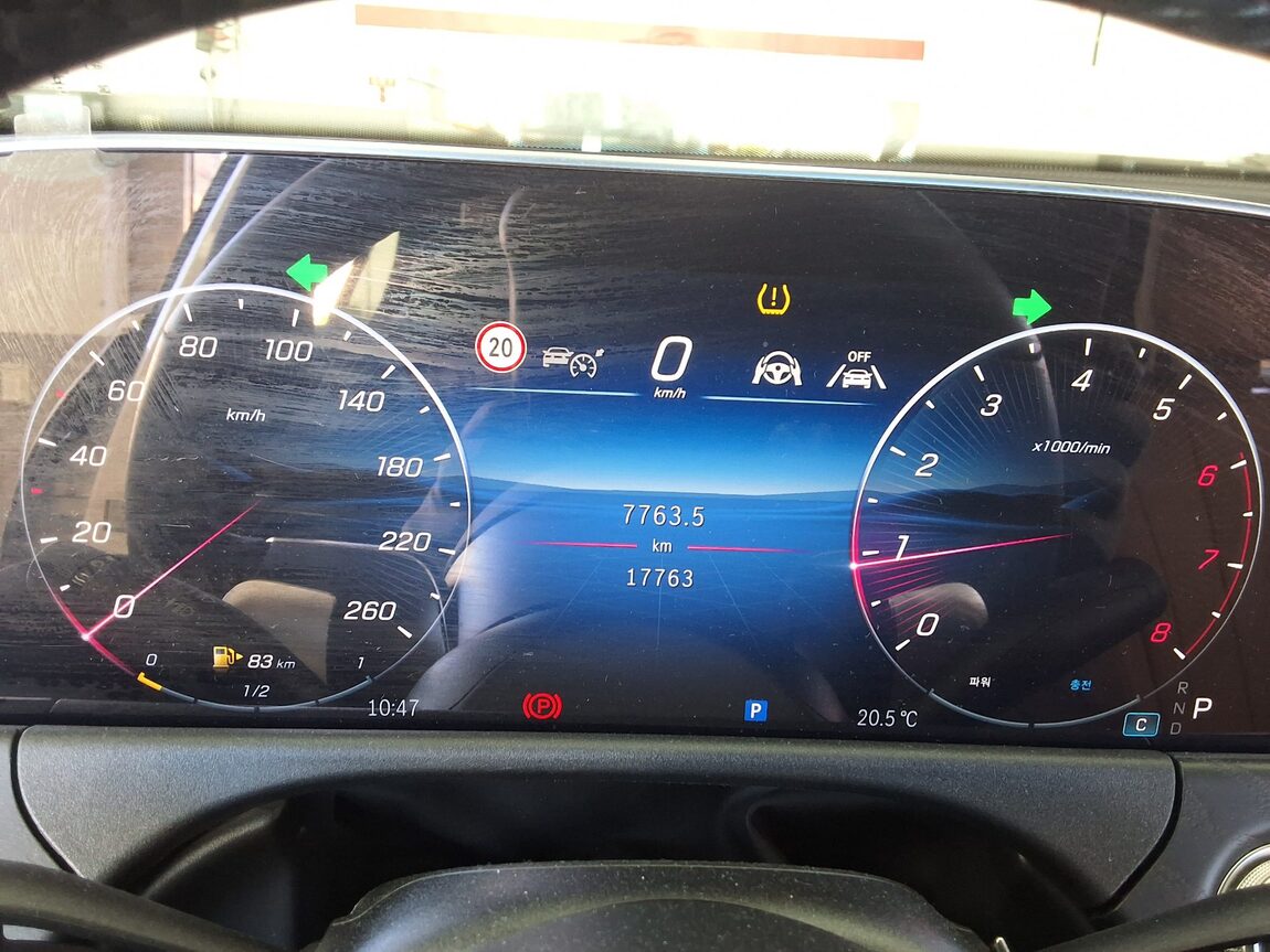 MERCEDES-BENZ E-CLASS (6TH GEN) E200 AVANTGARDE 2025 - zdjęcie 9