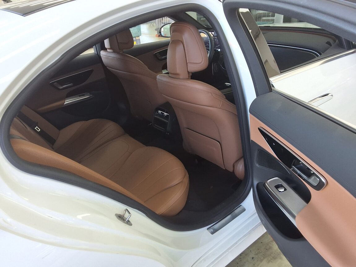 MERCEDES-BENZ E-CLASS (6TH GEN) E200 AVANTGARDE 2025 - zdjęcie 13