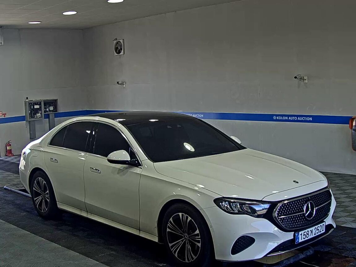 MERCEDES-BENZ E-CLASS (6TH GEN) E200 AVANTGARDE 2025 - zdjęcie 3