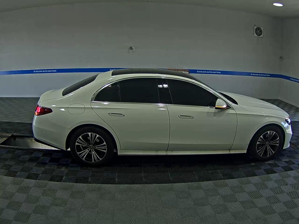 MERCEDES-BENZ E-CLASS (6TH GEN) E200 AVANTGARDE 2025 - zdjęcie 4