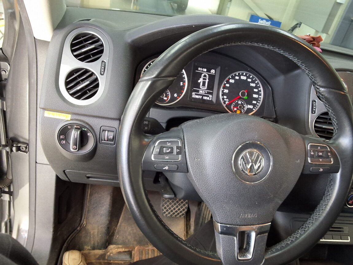 VOLKSWAGEN TIGUAN 2.0 TDI BLUEMOTION 2016 - zdjęcie 23