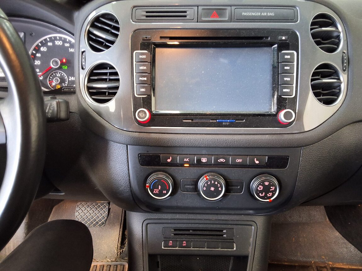 VOLKSWAGEN TIGUAN 2.0 TDI BLUEMOTION 2016 - zdjęcie 24