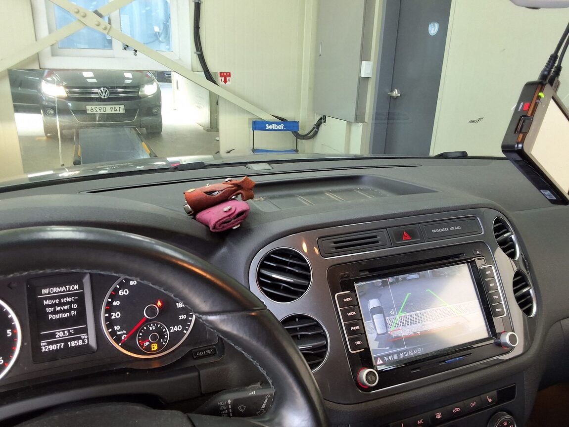 VOLKSWAGEN TIGUAN 2.0 TDI BLUEMOTION 2016 - zdjęcie 25