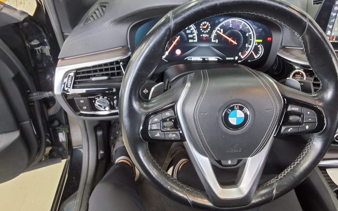 BMW 5 SERIES (7TH GEN) 520d M SPORT PACK PLUS 2017 - zdjęcie 17