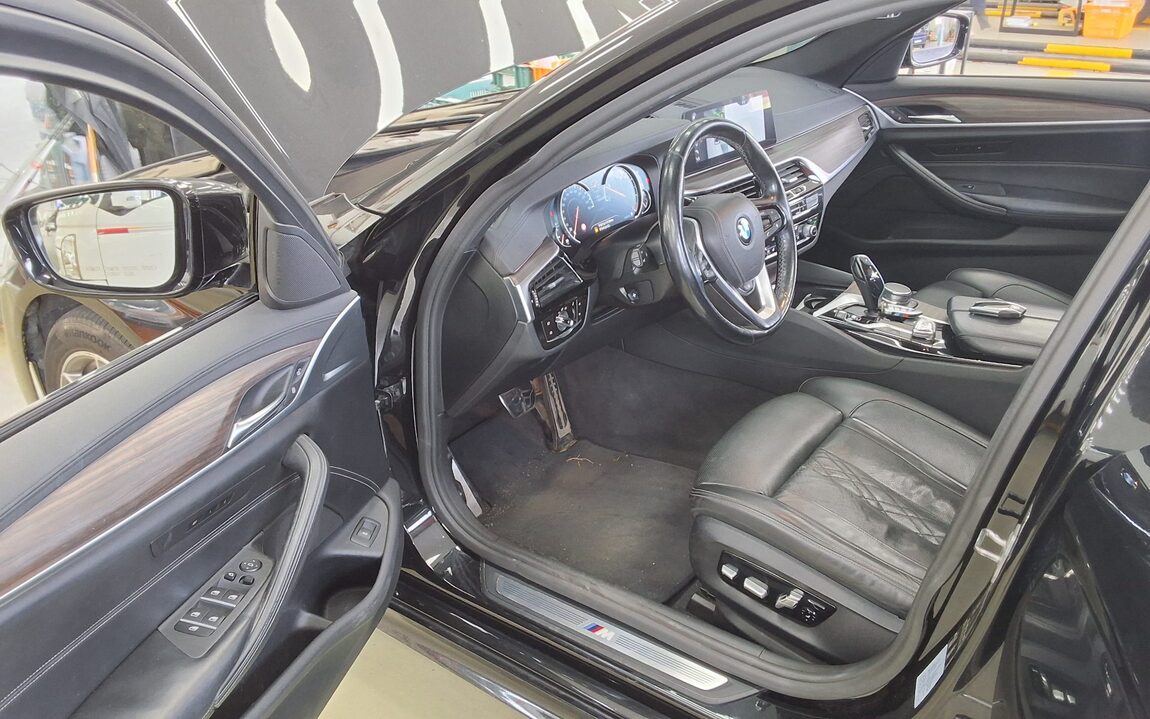 BMW 5 SERIES (7TH GEN) 520d M SPORT PACK PLUS 2017 - zdjęcie 10