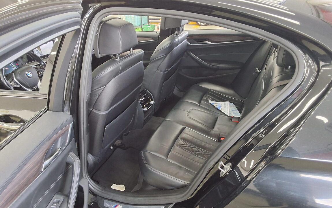 BMW 5 SERIES (7TH GEN) 520d M SPORT PACK PLUS 2017 - zdjęcie 12