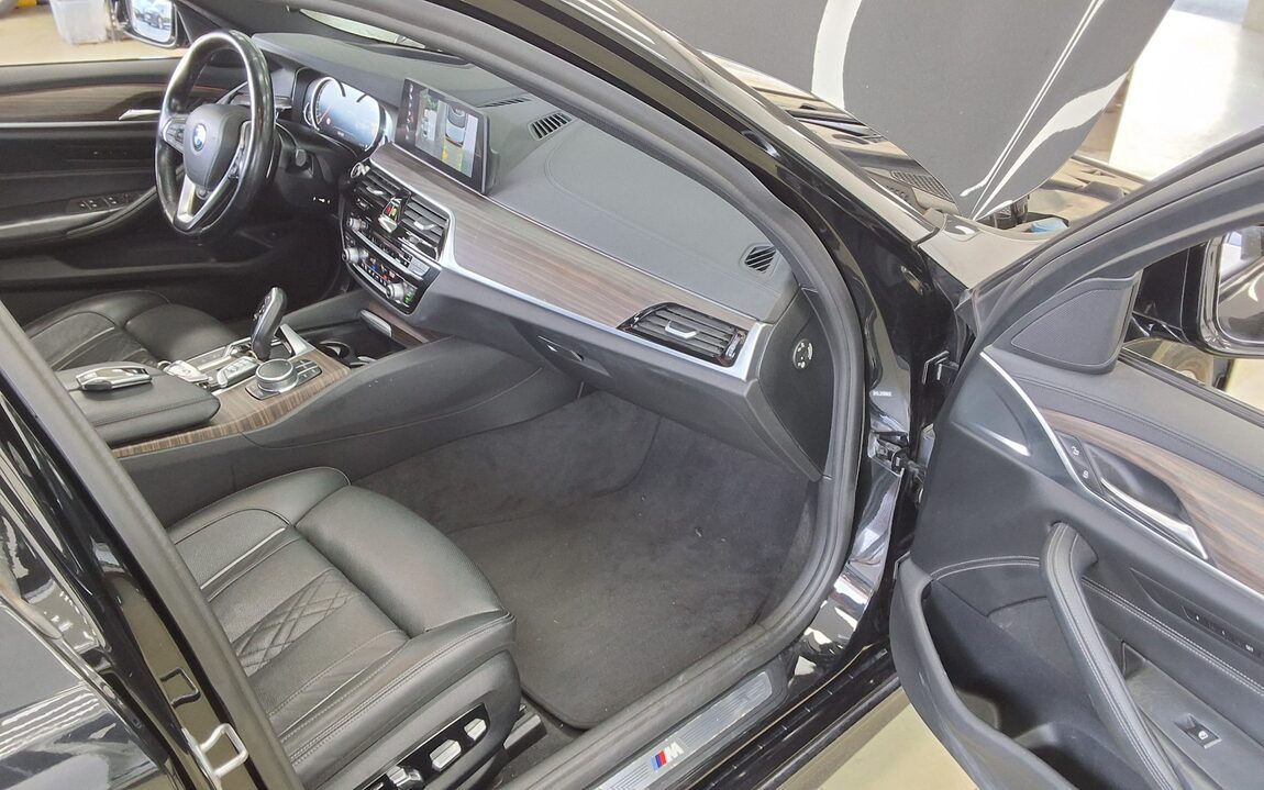 BMW 5 SERIES (7TH GEN) 520d M SPORT PACK PLUS 2017 - zdjęcie 14
