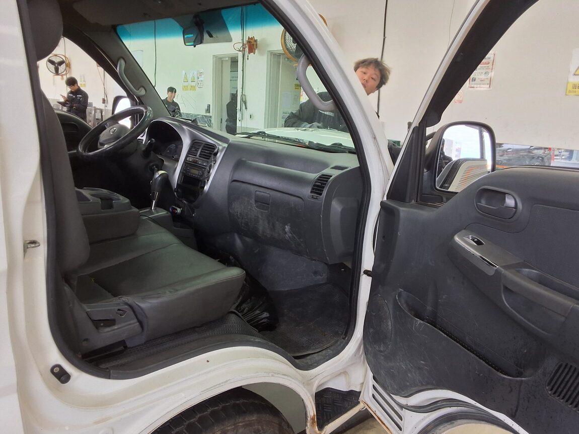 KIA BONGO III CARGO CRDi KING CAB EXTRA LONG WHEELBASE 2016 - zdjęcie 11