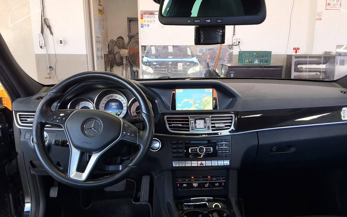 MERCEDES-BENZ E-CLASS (4TH GEN) E300 BLUETEC HYBRID 2014 - zdjęcie 11