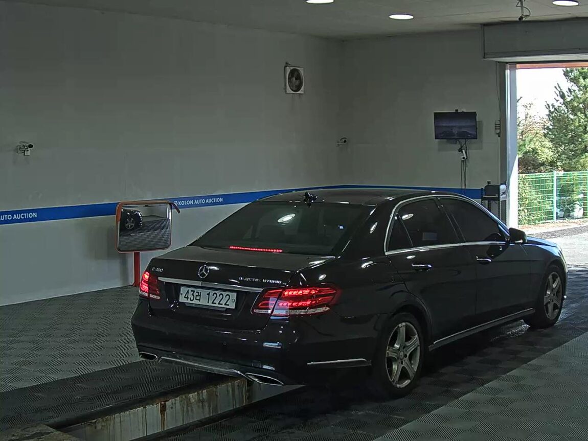 MERCEDES-BENZ E-CLASS (4TH GEN) E300 BLUETEC HYBRID 2014 - zdjęcie 5