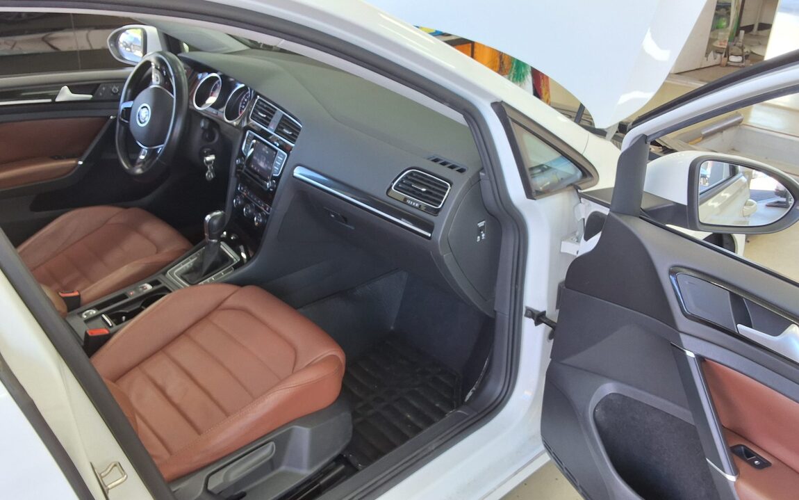 VOLKSWAGEN GOLF (7TH GEN) 2.0 TDI 2015 - zdjęcie 14