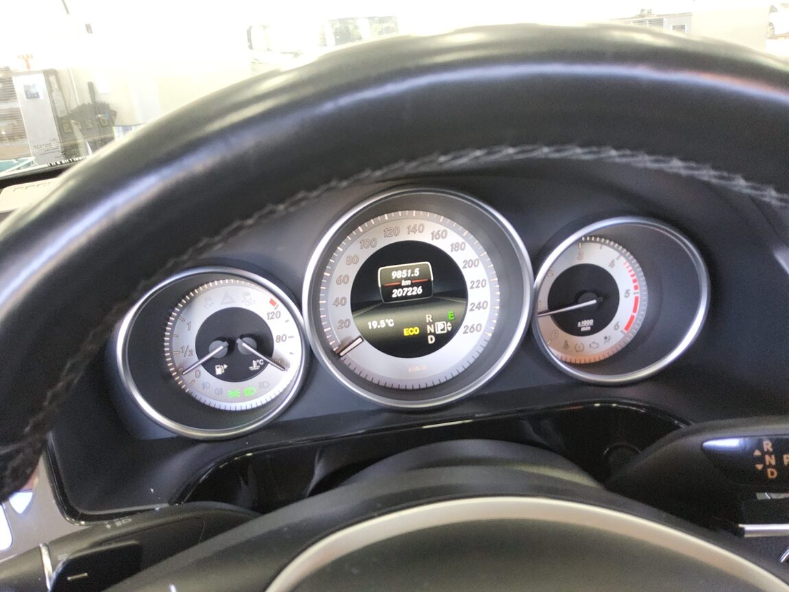 MERCEDES-BENZ E-CLASS (4TH GEN) E250 CDI 4MATIC 2014 - zdjęcie 9