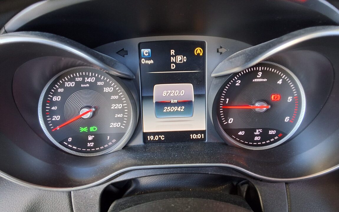 MERCEDES-BENZ C-CLASS (4TH GEN) C220 CDI BLUETEC AVANTGARDE 2015 - zdjęcie 9