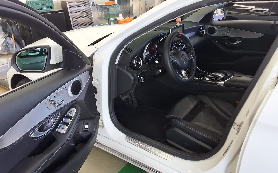 MERCEDES-BENZ C-CLASS (4TH GEN) C220 CDI BLUETEC AVANTGARDE 2015 - zdjęcie 10