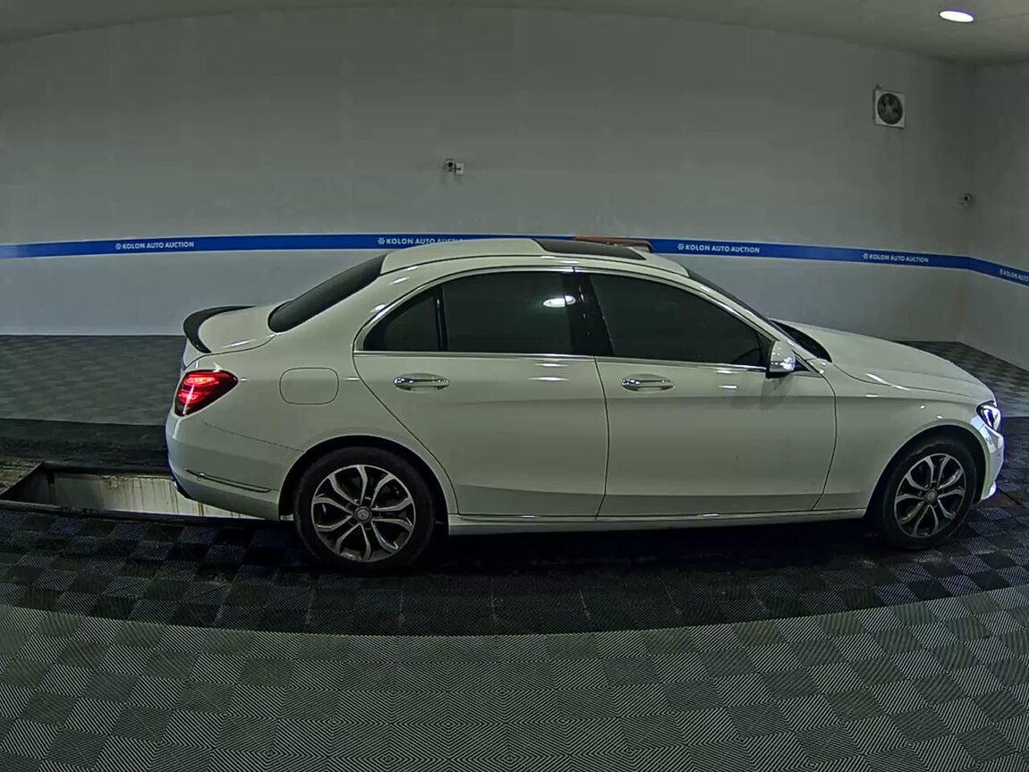 MERCEDES-BENZ C-CLASS (4TH GEN) C220 CDI BLUETEC AVANTGARDE 2015 - zdjęcie 4