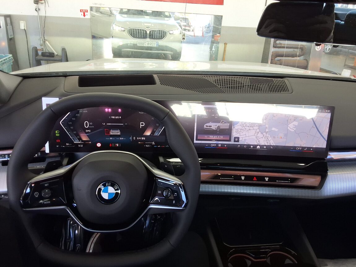 BMW 5 SERIES (8TH GEN) 520i 2026 - zdjęcie 17