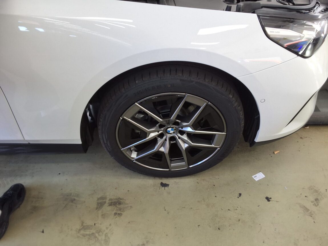 BMW 5 SERIES (8TH GEN) 520i 2026 - zdjęcie 24