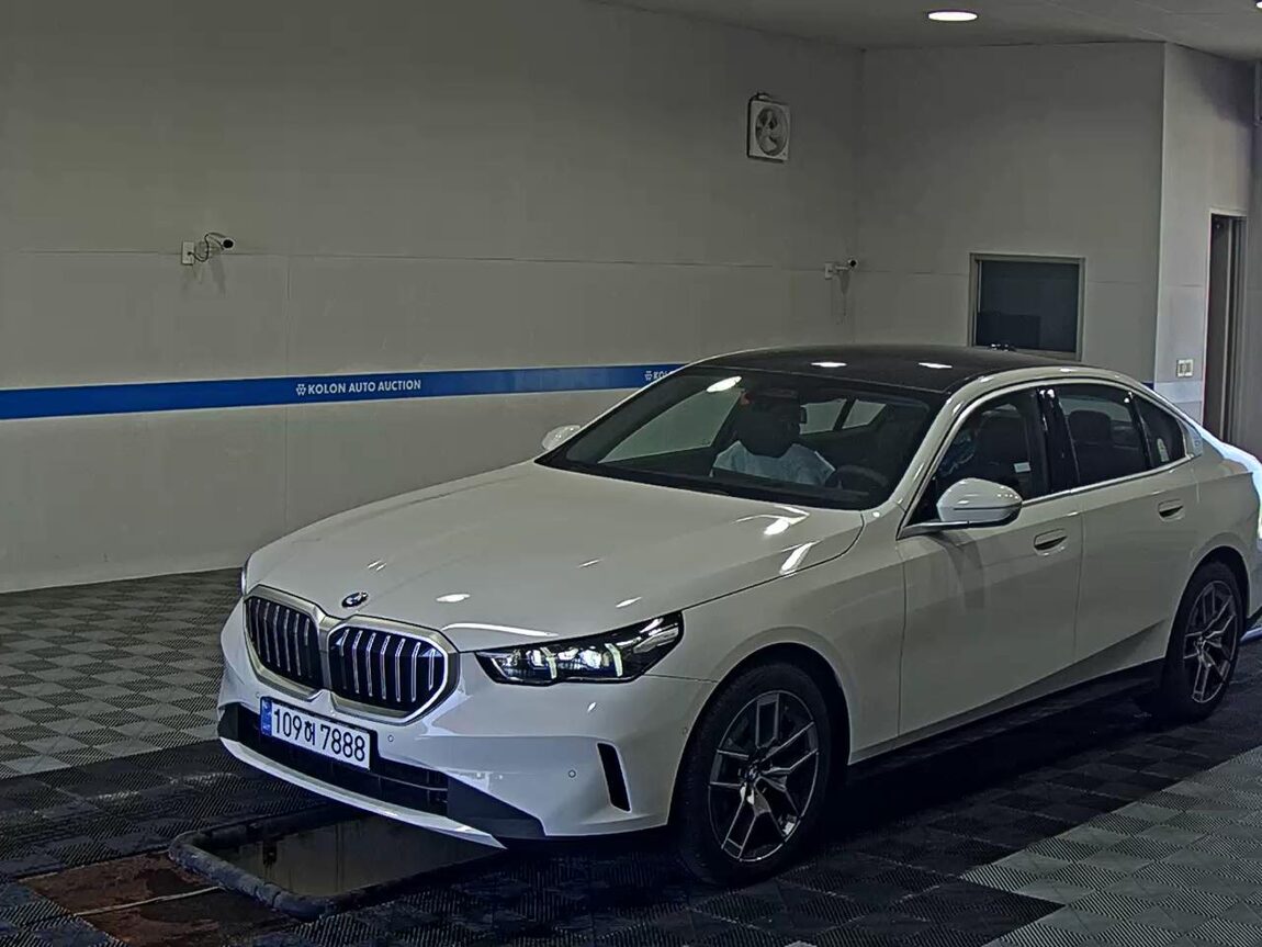 BMW 5 SERIES (8TH GEN) 520i 2026 - zdjęcie 2