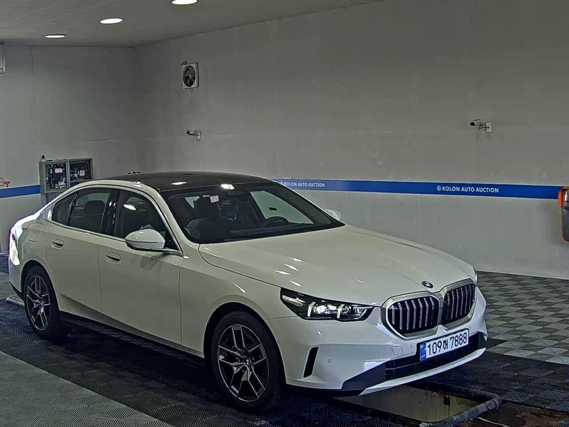 BMW 5 SERIES (8TH GEN) 520i 2026 - zdjęcie 3