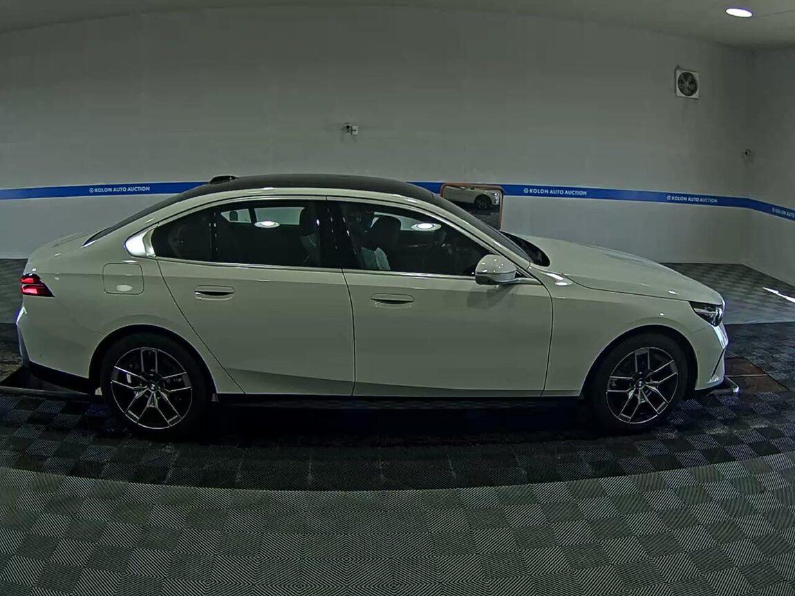 BMW 5 SERIES (8TH GEN) 520i 2026 - zdjęcie 4