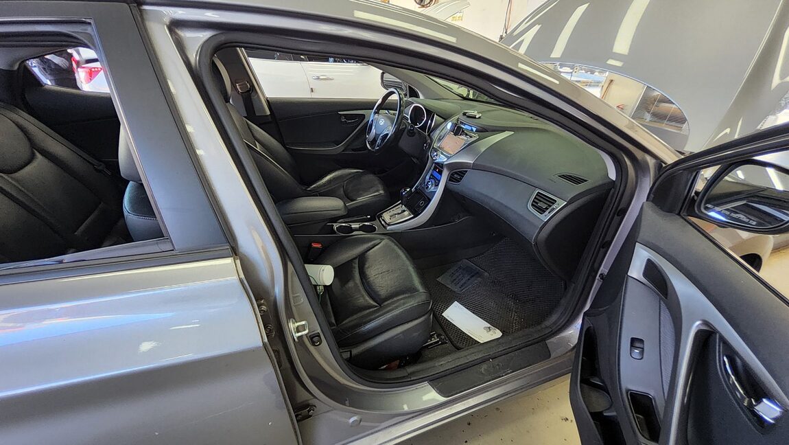 HYUNDAI AVANTE MD M16 GDi MODERN 2013 - zdjęcie 14