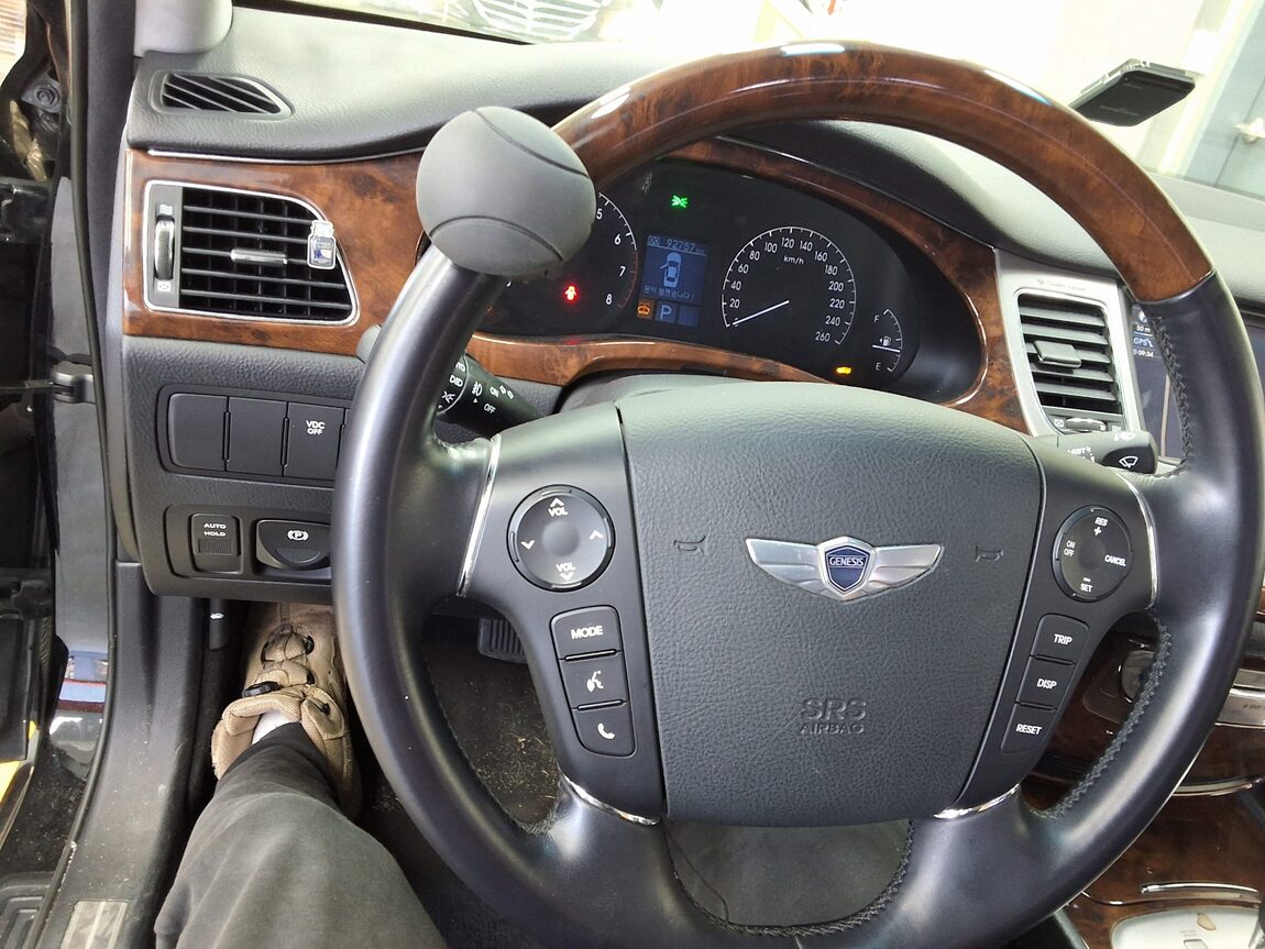 HYUNDAI GENESIS BH 330 LUXURY PRIME PACK 2008 - zdjęcie 23