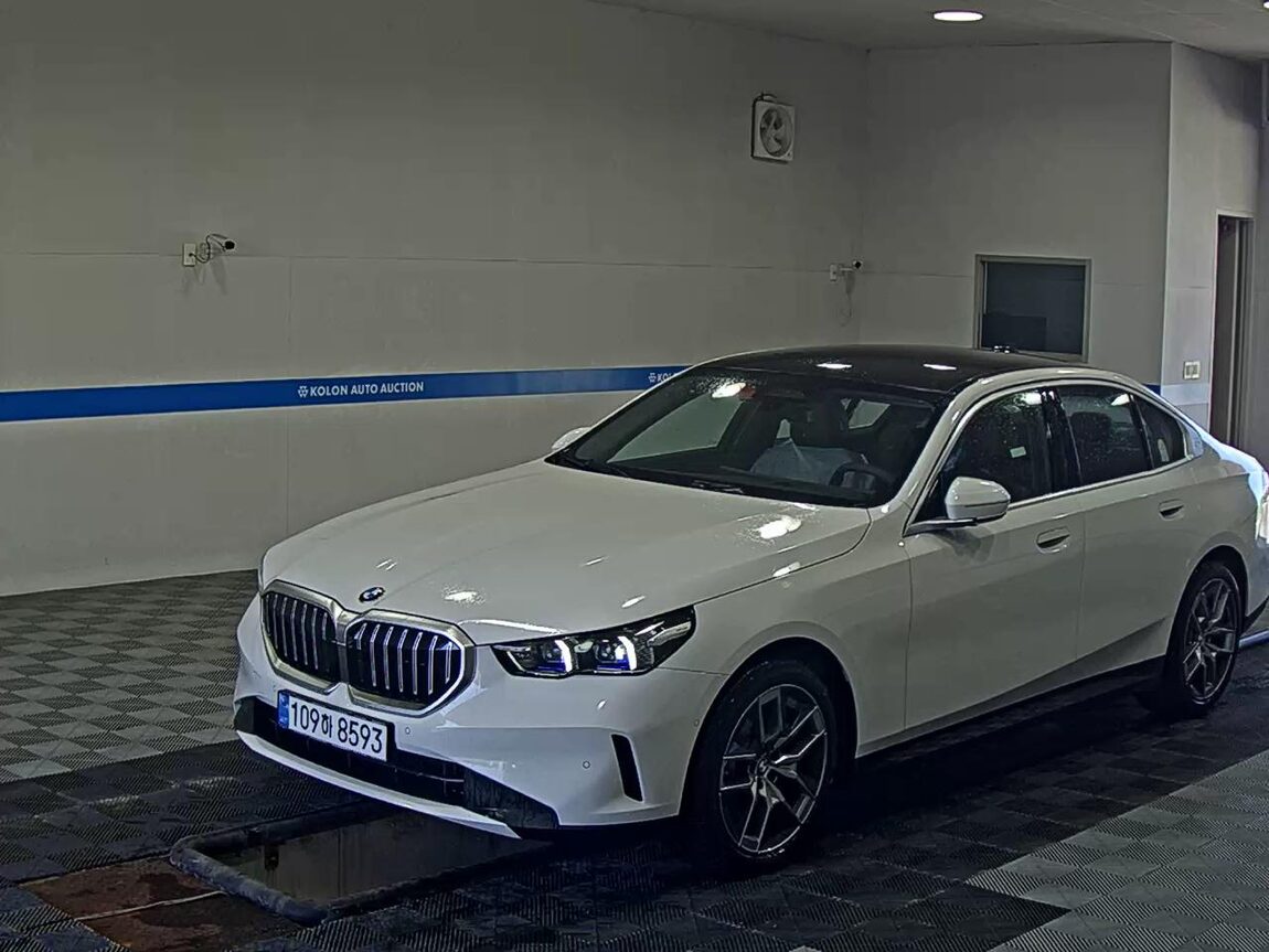 BMW 5 SERIES (8TH GEN) 520i 2026 - zdjęcie 2