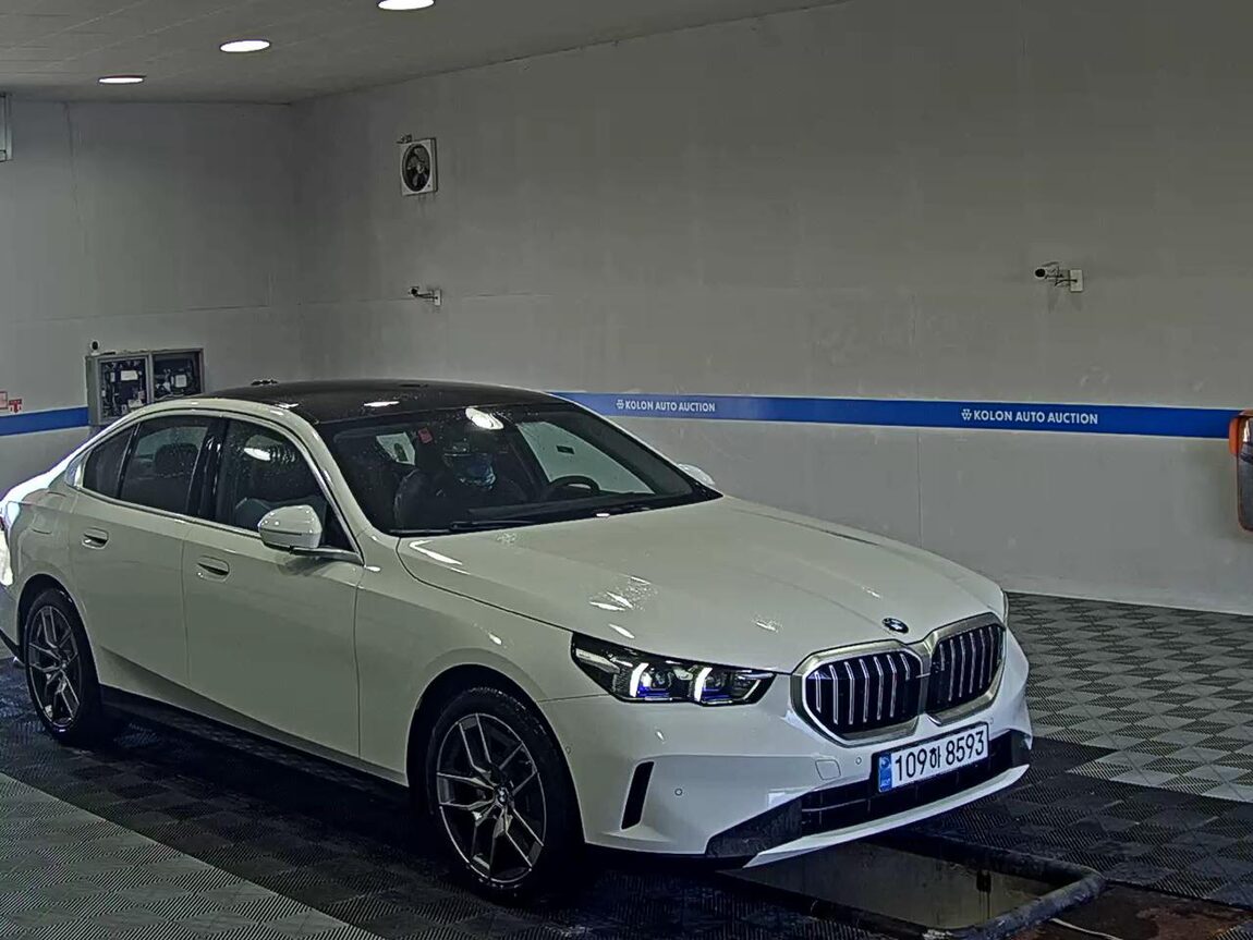 BMW 5 SERIES (8TH GEN) 520i 2026 - zdjęcie 3