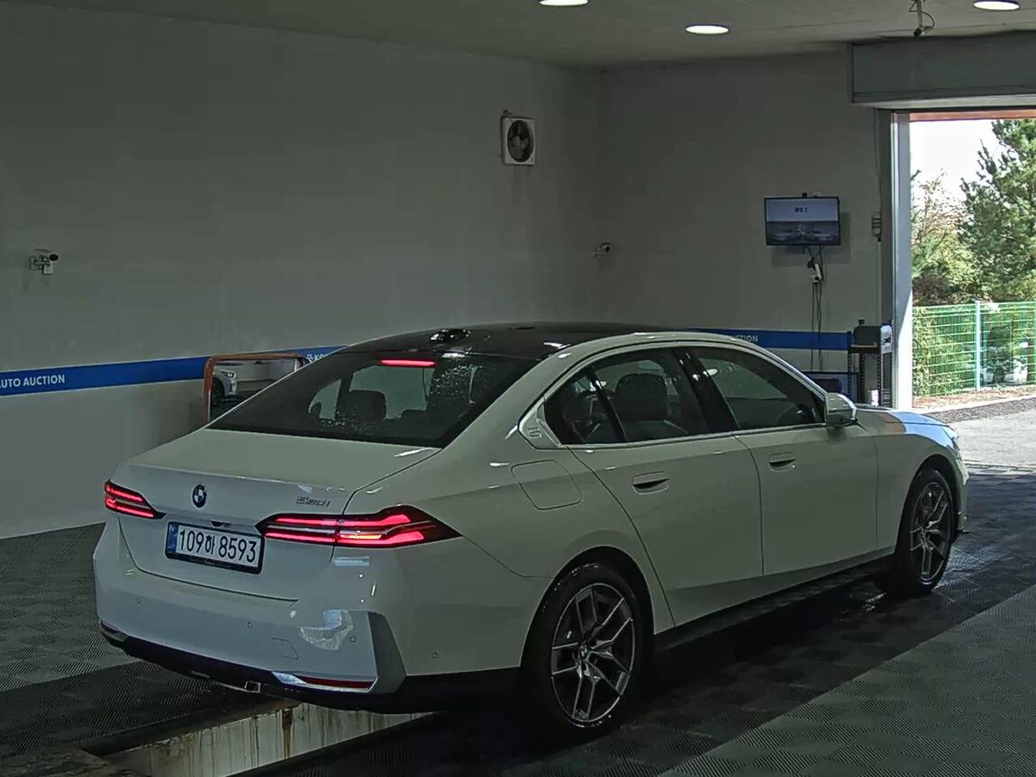BMW 5 SERIES (8TH GEN) 520i 2026 - zdjęcie 5