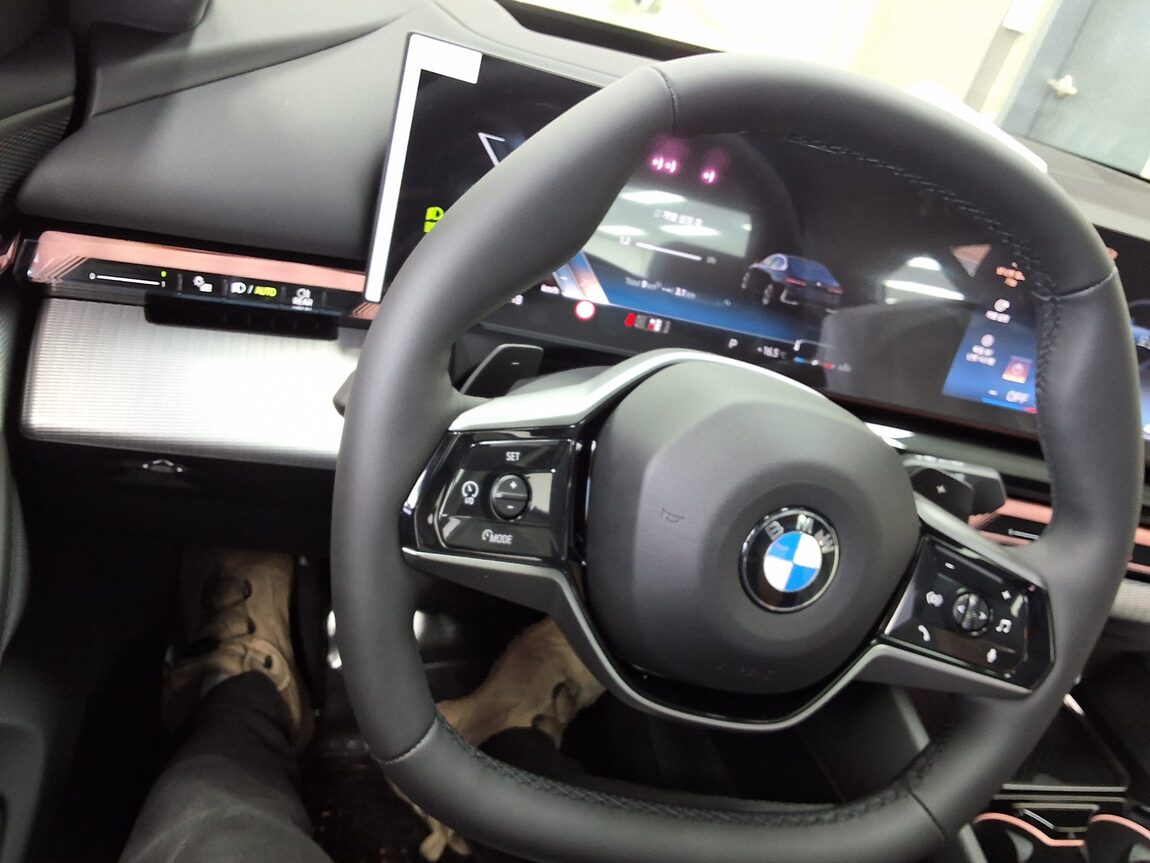 BMW 5 SERIES (8TH GEN) 520i 2026 - zdjęcie 23