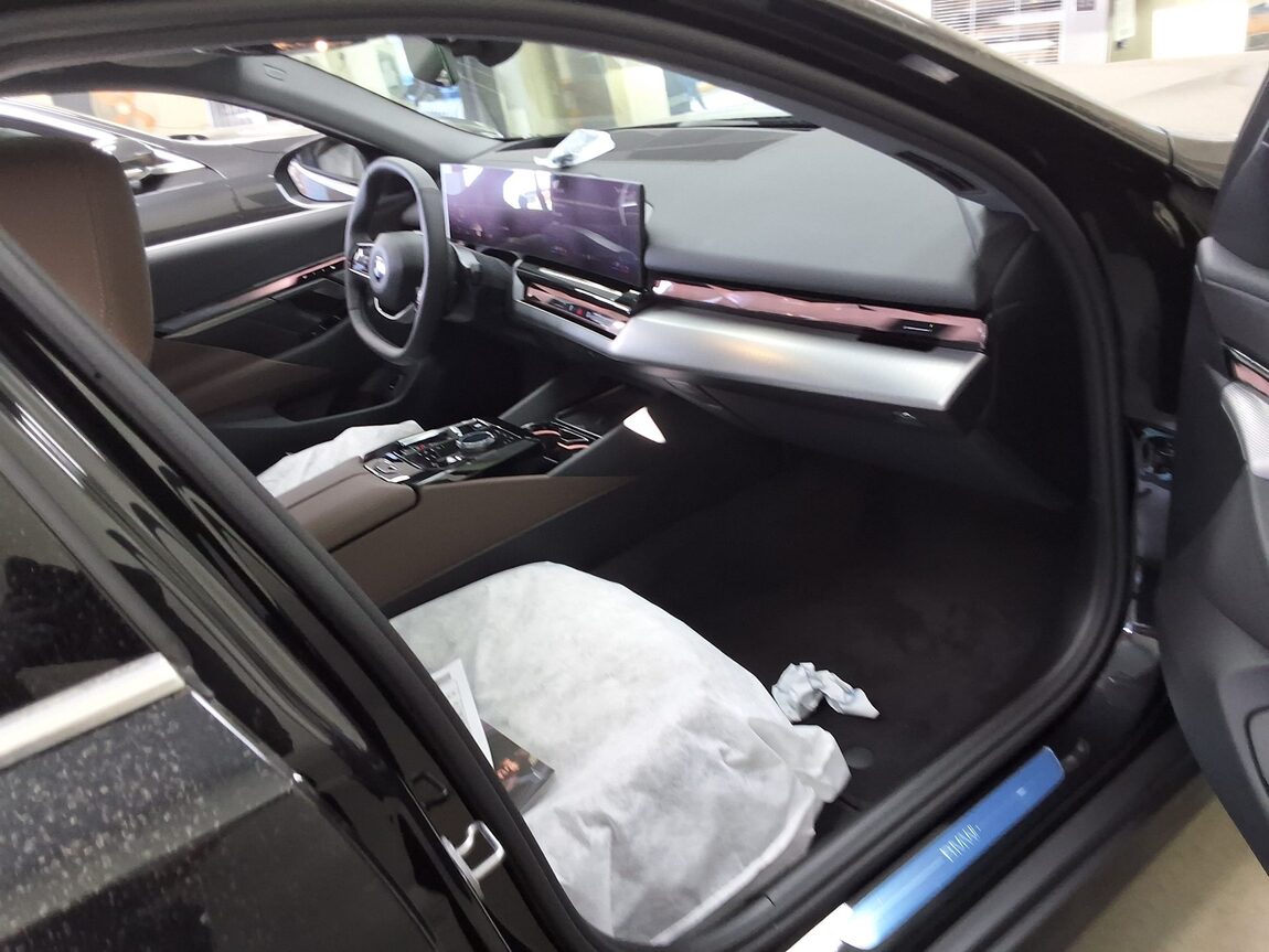 BMW 5 SERIES (8TH GEN) 520i 2026 - zdjęcie 15