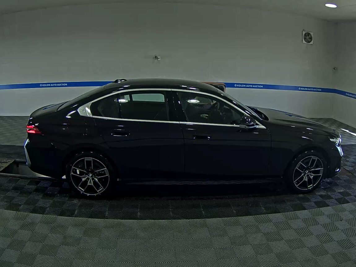 BMW 5 SERIES (8TH GEN) 520i 2026 - zdjęcie 4