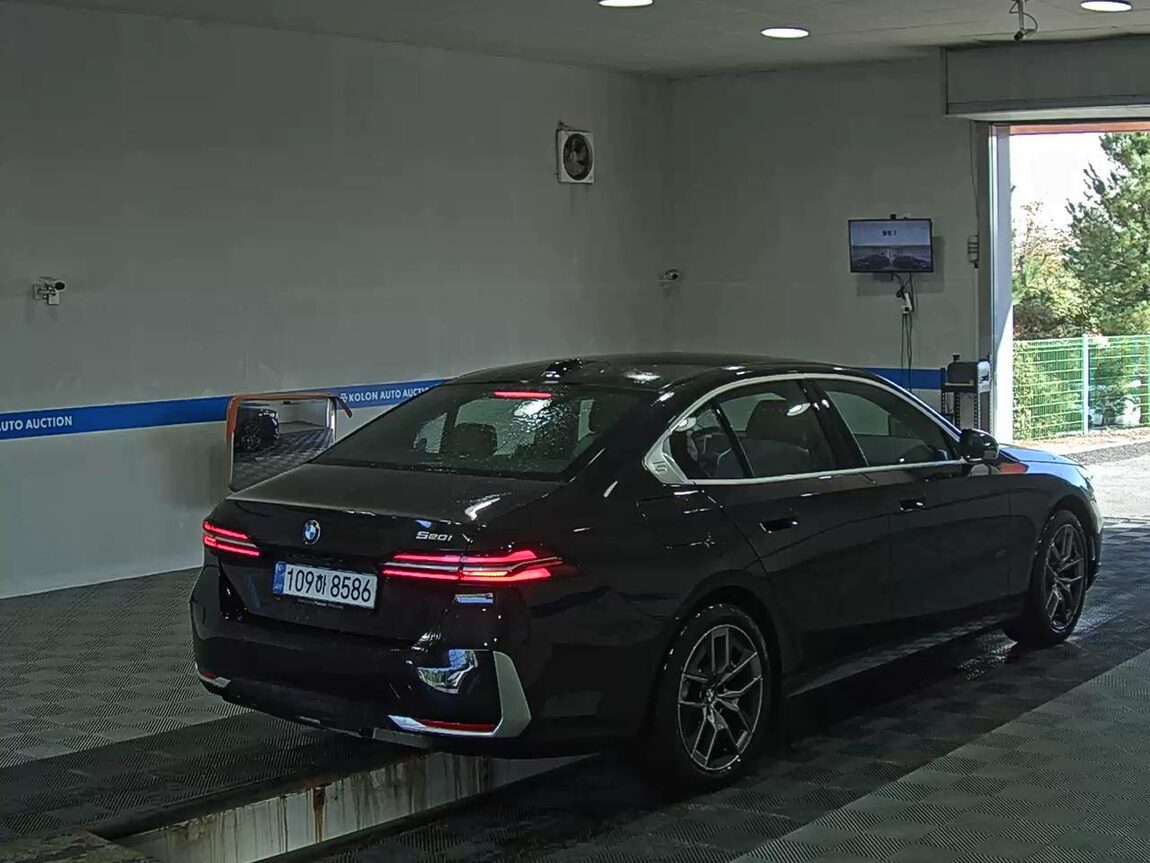 BMW 5 SERIES (8TH GEN) 520i 2026 - zdjęcie 5