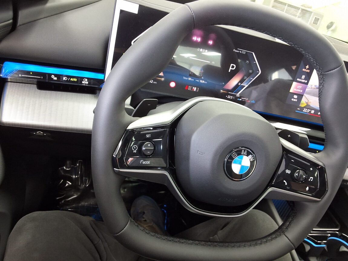 BMW 5 SERIES (8TH GEN) 520i 2026 - zdjęcie 23