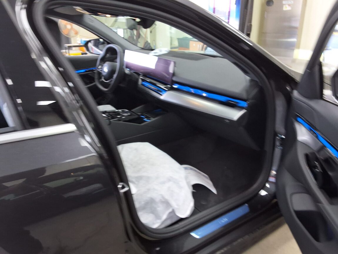 BMW 5 SERIES (8TH GEN) 520i 2026 - zdjęcie 15