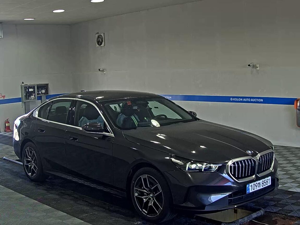 BMW 5 SERIES (8TH GEN) 520i 2026 - zdjęcie 3