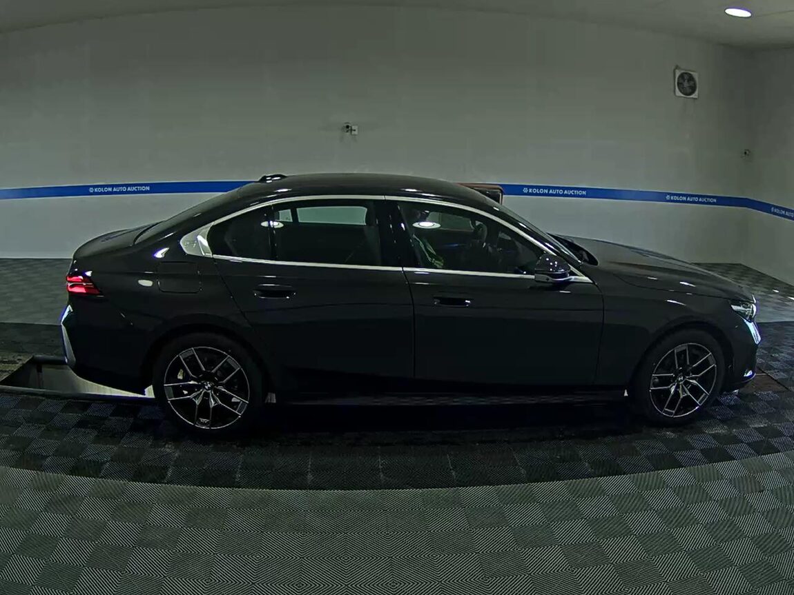 BMW 5 SERIES (8TH GEN) 520i 2026 - zdjęcie 4