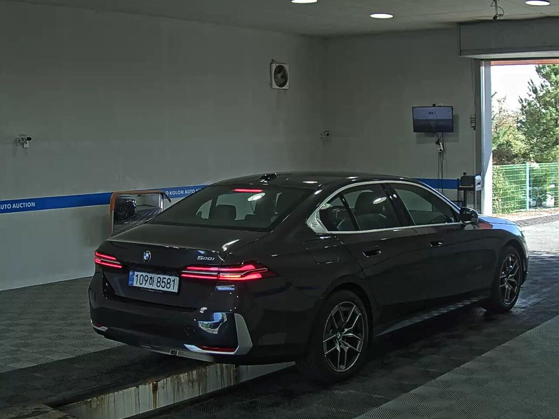BMW 5 SERIES (8TH GEN) 520i 2026 - zdjęcie 5