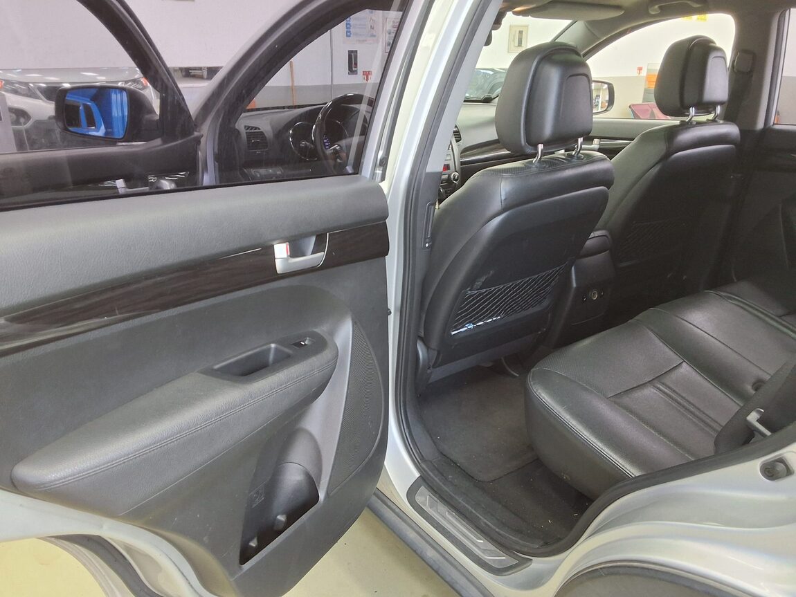KIA SORENTO R DIESEL 2.0 2WD TLX LUXURY MODEL 2010 - zdjęcie 12