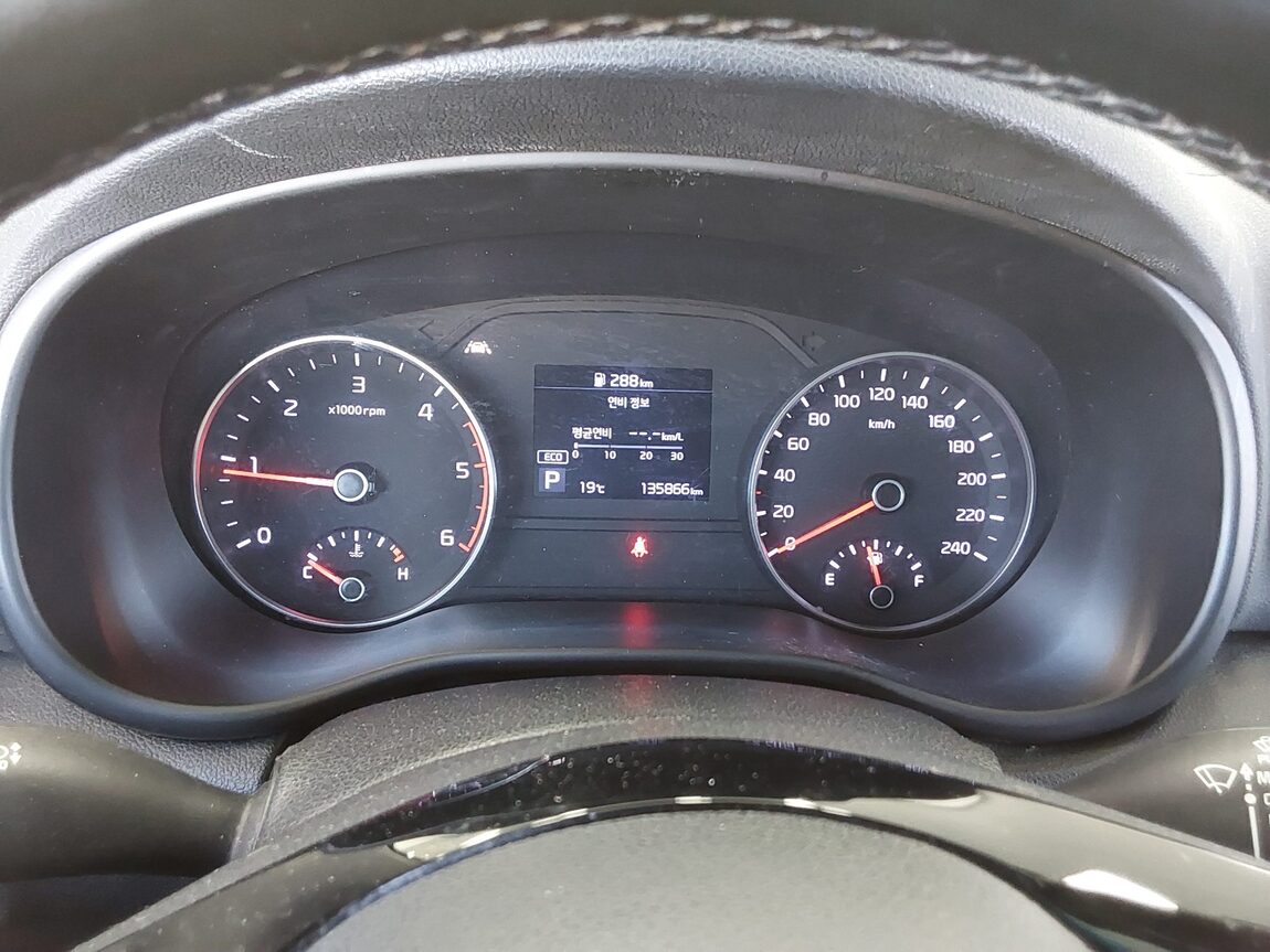 KIA SPORTAGE THE BOLD 1.6 DIESEL 2WD PRESTIGE 2020 - zdjęcie 9