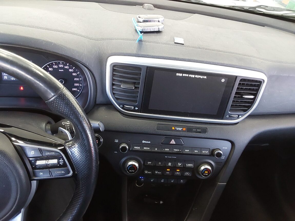 KIA SPORTAGE THE BOLD 1.6 DIESEL 2WD PRESTIGE 2020 - zdjęcie 17