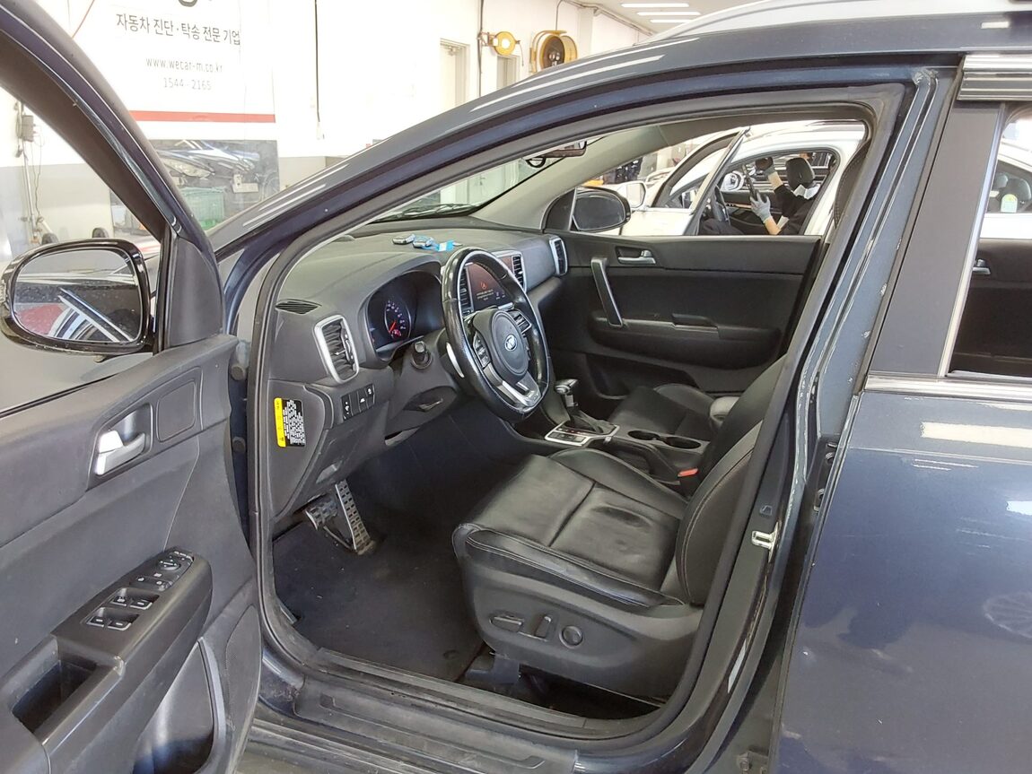 KIA SPORTAGE THE BOLD 1.6 DIESEL 2WD PRESTIGE 2020 - zdjęcie 10