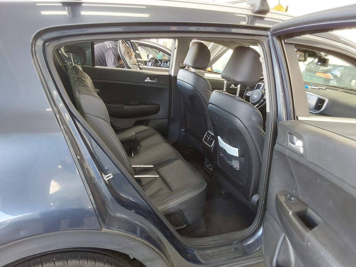 KIA SPORTAGE THE BOLD 1.6 DIESEL 2WD PRESTIGE 2020 - zdjęcie 13